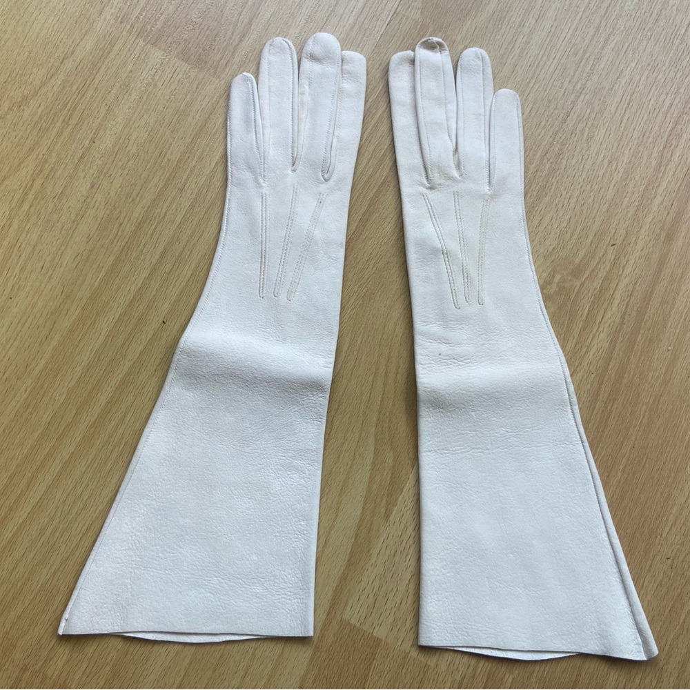 Vintage white suede opera length gloves by Lavabile